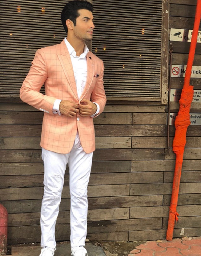 From Sharad Malhotra To Arjun Bijlani: Take Inspiration From These TV Celebs To Ace The Formal Looks - 2