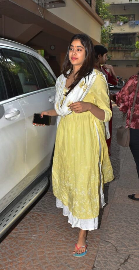 From Shraddha Kapoor To Alia Bhatt: B-Town Celebs Look Chic And Comfortable In Yellow Kurta - 3