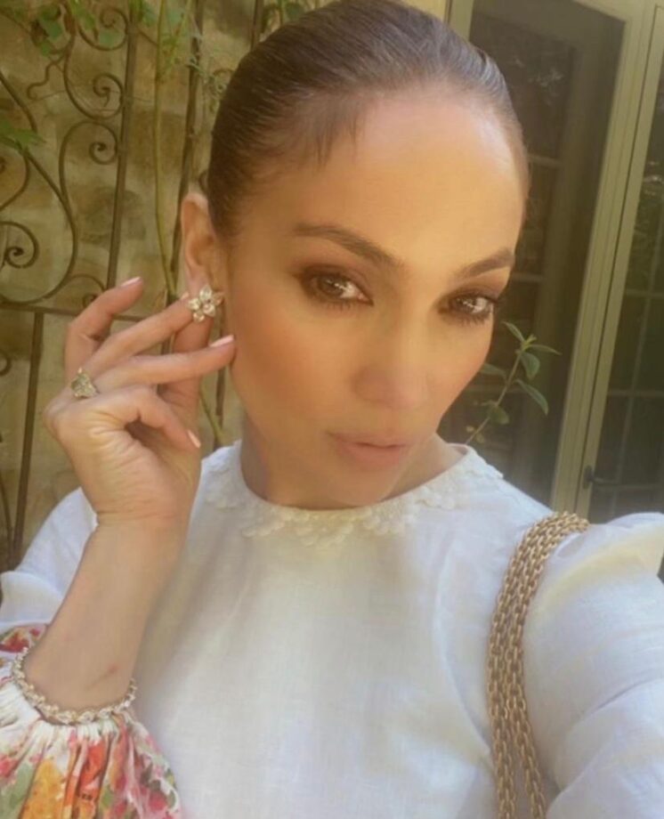 Glam Up: Jennifer Lopez’s Manicure Will Leave You Speechless - 0