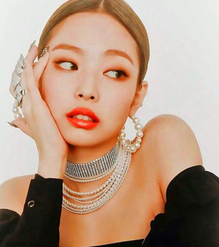 Here’s A Collection Of BLACKPINK Jennie’s Earring Collection: Pick Your Favourite - 1