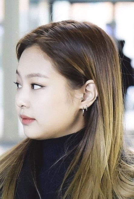 Here’s A Collection Of BLACKPINK Jennie’s Earring Collection: Pick Your Favourite - 4