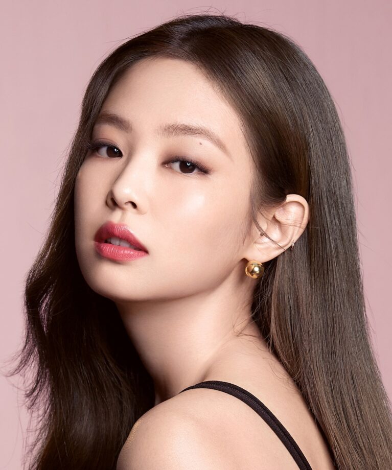 Here’s A Collection Of BLACKPINK Jennie’s Earring Collection: Pick Your Favourite - 0