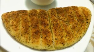 How To Make Stuffed Garlic Bread? Simple And Easy Recipe