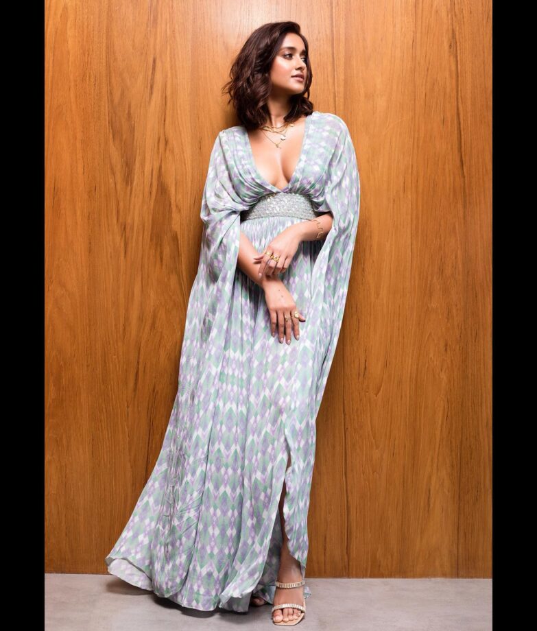 Ileana D’Cruz 30K Deep Neckline Maxi Looks Too Cool And We Want It: See Here - 0