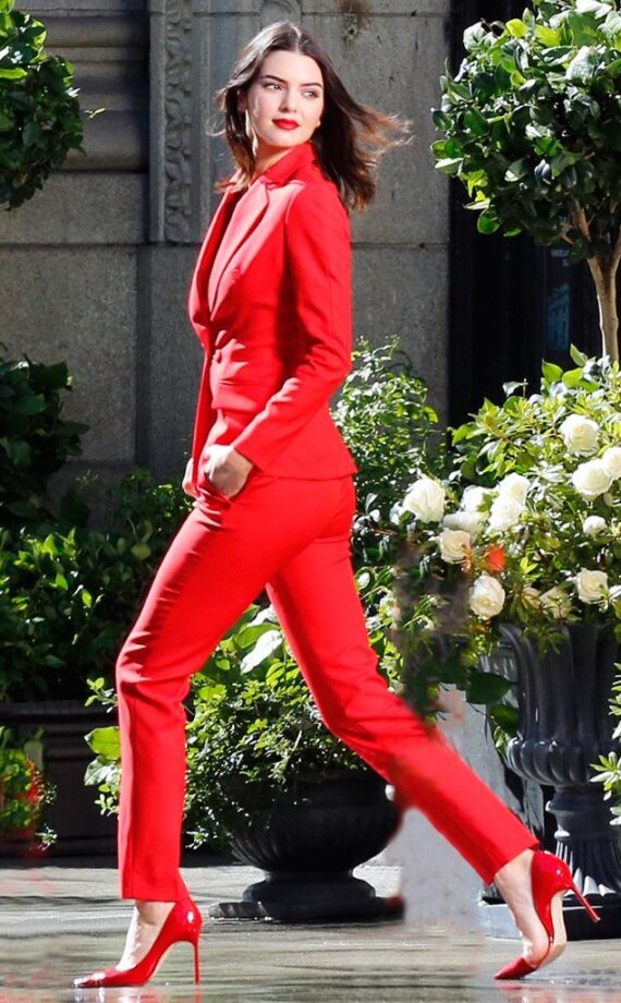 Kendall Jenner Vs Gigi Hadid: Who Killed In Red Pantsuit? - 0