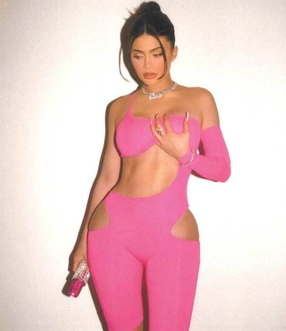 Kim Kardashian and Kylie Jenner: THIS Sister Duo Knows How To Dress In Pink  | IWMBuzz