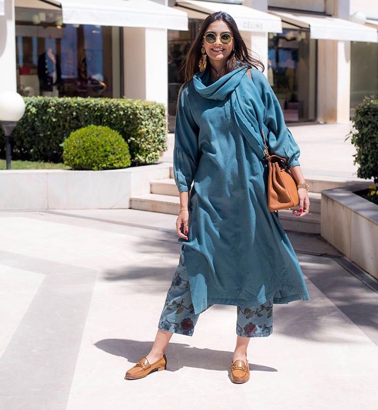 Learn How To Style A Baggy Kurta Like Sonam Kapoor, Pair Your Kurta With Dupatta, Sunglasses, And More Ideas - 2