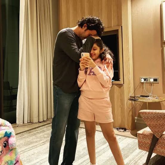 Mahesh Babu Shares An Amazing Bond With His Daughter Sitara, Take A Look At These Adorable Pictures - 1