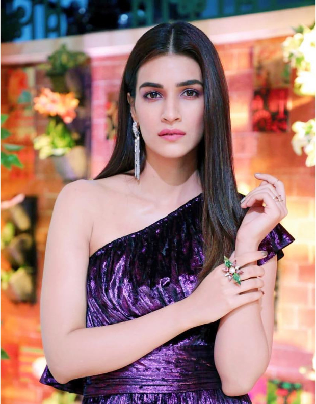 Malavika Mohanan To Kriti Sanon: Divas Who Aced Purple Eye Makeup - 2