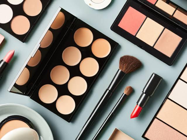 Master The Makeup Looks: Follow These Quick And Simple Tips - 3