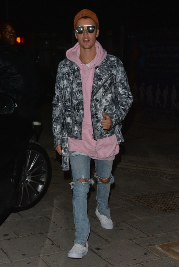 Men Don’t Be Shy, Wear Pink Casual Outfits Like Justin Bieber, And Look Stylish - 1