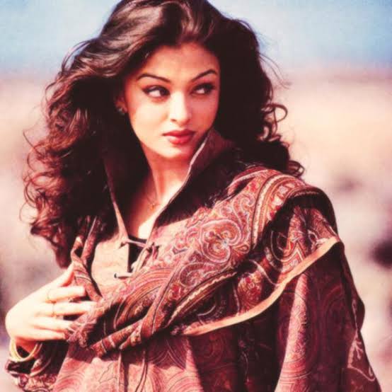 Nostalgic: Aishwarya Rai’s 90s Outfits Will Take You Back To Those Good Old Days - 1