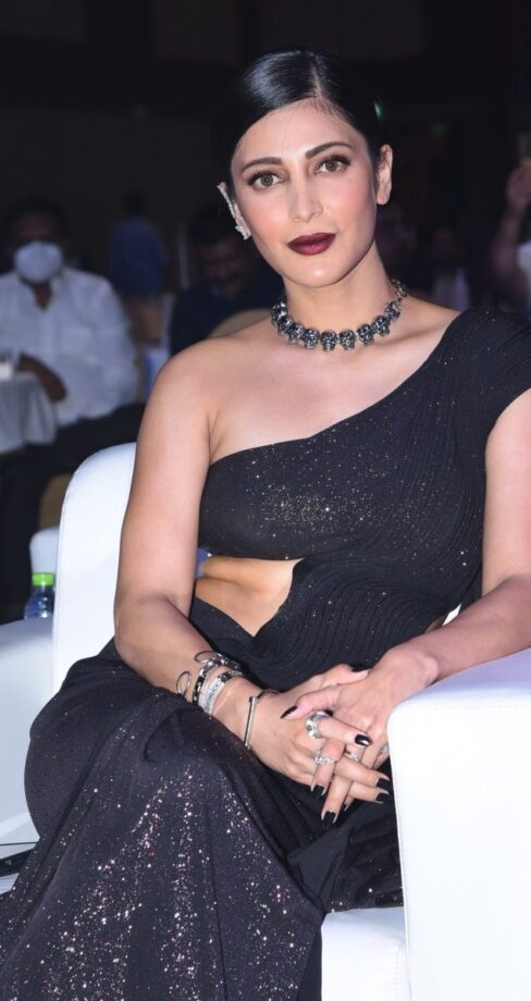 Shruti Haasan Elevates Black Outfits To A New Level Of Prettiness - 2