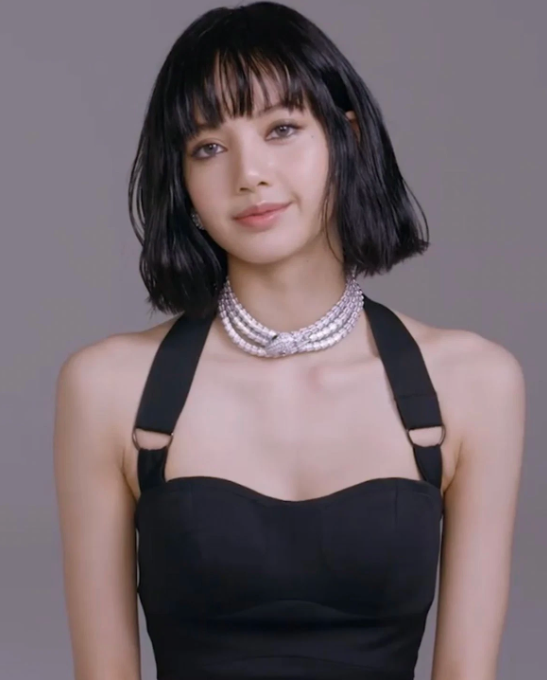 Sneak Peek: Blackpink Lisa Matches Necklace With Zendaya And Selena Gomez, See Pics - 1