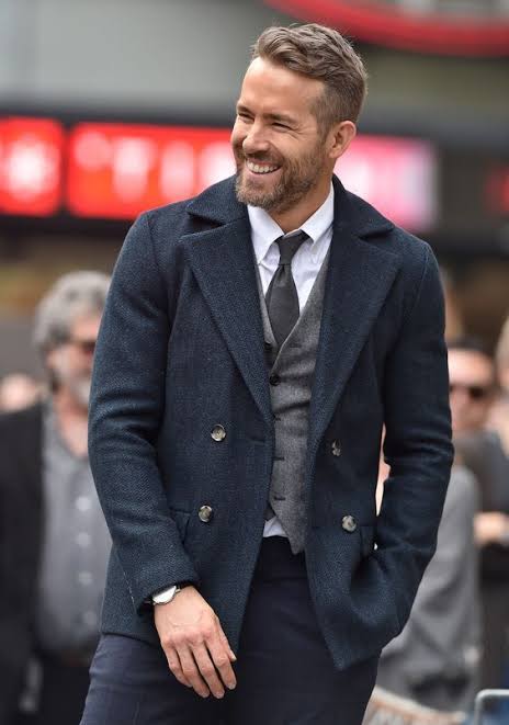 Take A Look At Some Of Ryan Reynolds’ Most Spectacular Blazer Moments - 3