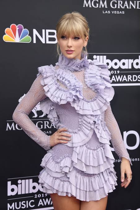 Take A Peek At Taylor Swift’s Beautiful Purple Ensembles - 2