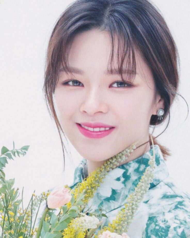 Take Notes From TWICE Jeongyeon For Your Hair And Skincare - 3