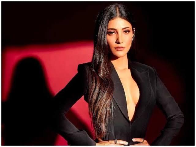 Temperature Rise: Shruti Haasan’s Bold Looks Will Get You Drooling - 2