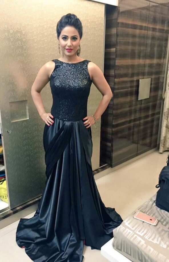 These Leading Ladies Of TV, Ankita Lokhande And Hina Khan, Enjoy Wearing Fancy Outfits - 7