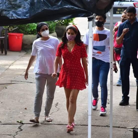 Times When Sara Ali Khan Looked Flawless In Polka – Dotted Outfits - 3