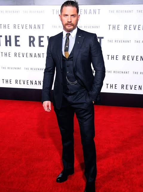 5 Times Tom Hardy’s Amazing Red Carpet Looks Stole Spotlight - 3