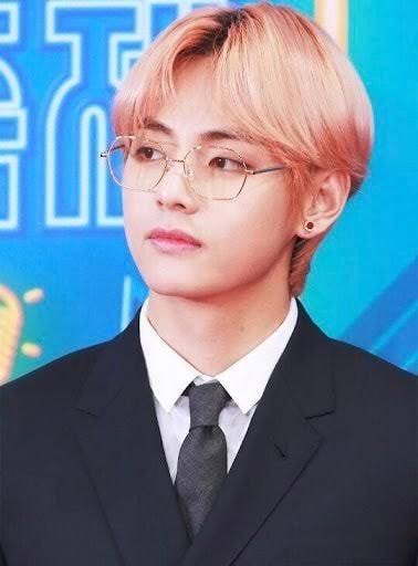  7 Times BTS’s V Offered Swoon-Worthy Views In Spectacles - 1