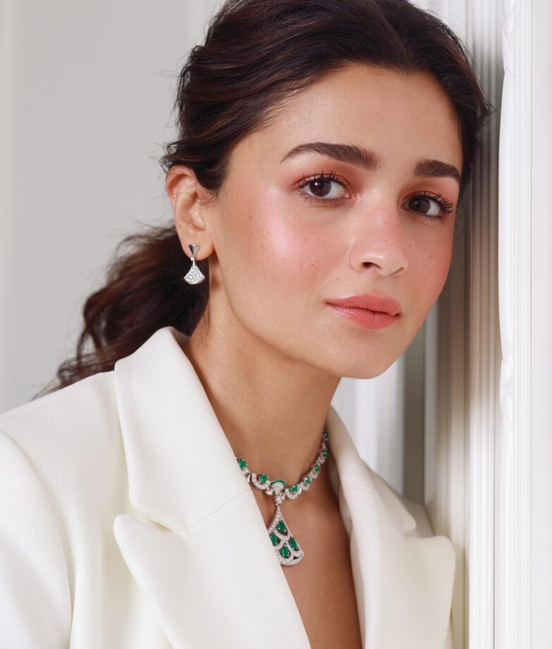 Alia Bhatt sets oomph game on fire in white caped suit, fans go gaga - 2