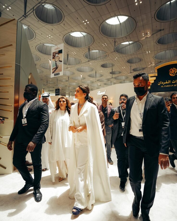 Alia Bhatt sets oomph game on fire in white caped suit, fans go gaga - 6