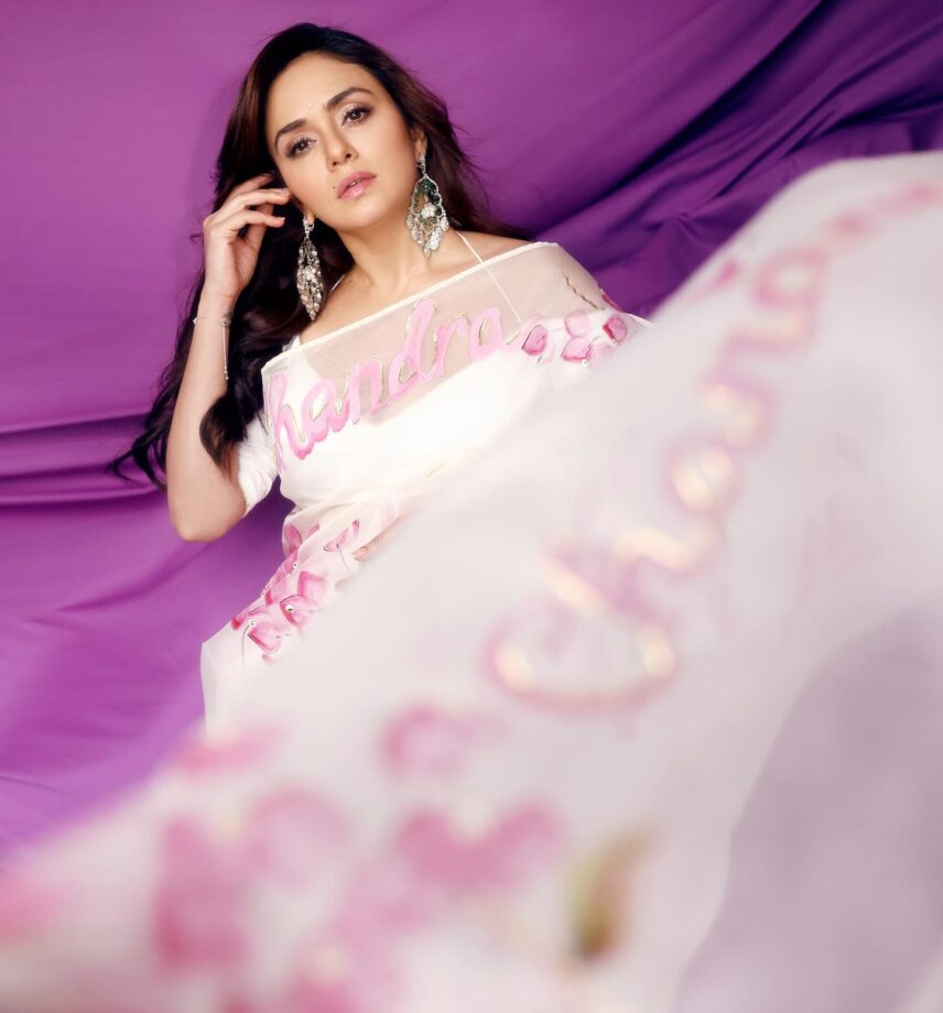 Amruta Khanvilkar’s Top 5 White Saree Looks That We Would Love To Ace - 1