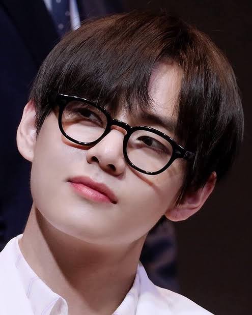 BTS V In Glasses Will Melt Your Heart: Army Is Going Crazy - 1