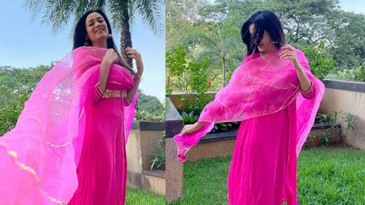 Here’s How You Can Style Your Dupatta In 5 Different Ways; Learn From Shweta Tiwari - 4