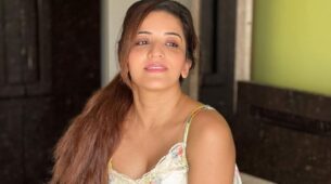 Hola: Bhojpuri diva Monalisa goes wild in bedroom, fans love her red cherry lips