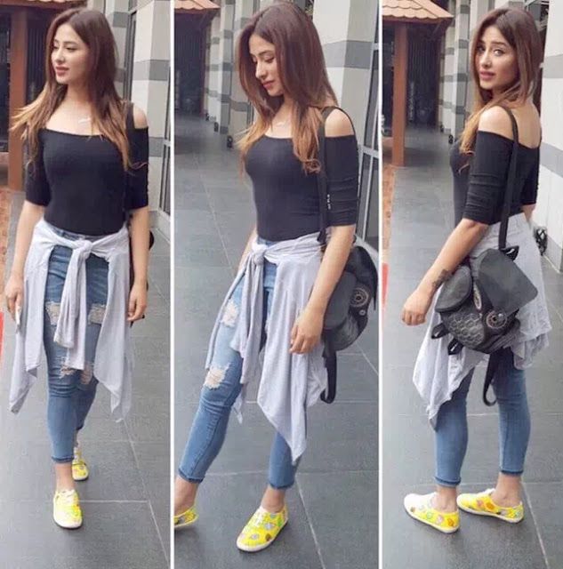 Mahira Sharma Is A Street Style Diva In These Outfits - 4