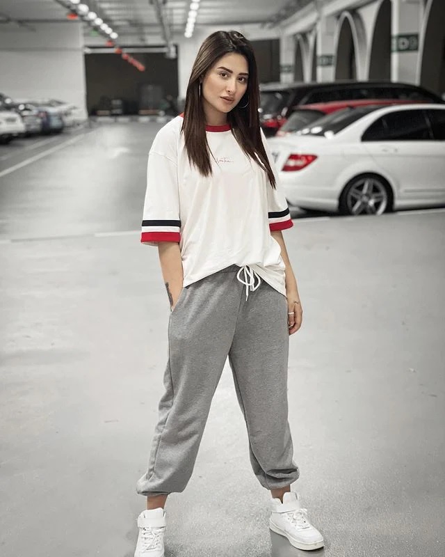 Mahira Sharma Is A Street Style Diva In These Outfits - 0