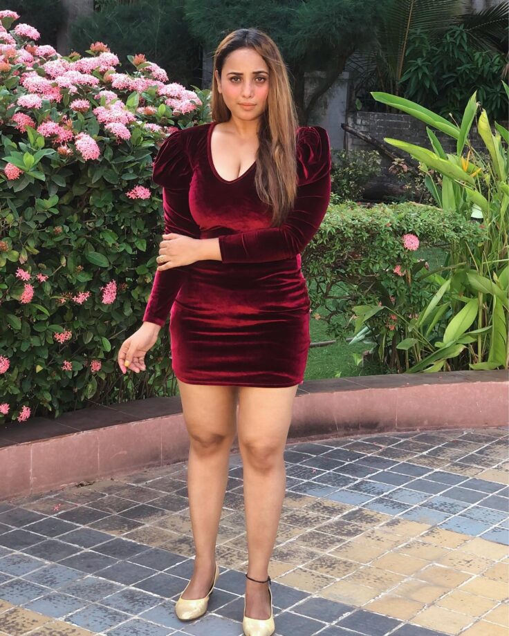 Monalisa To Rani Chatterjee: Bhojpuri Divas Who Stole Our Hearts In April 2022 With Their Glam Looks - 5