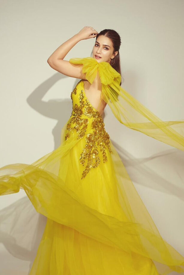 Rakul Preet Singh And Kriti Sanon Are Obsessed With Yellow Hues As Seen Through Their Stunning Ensembles - 7