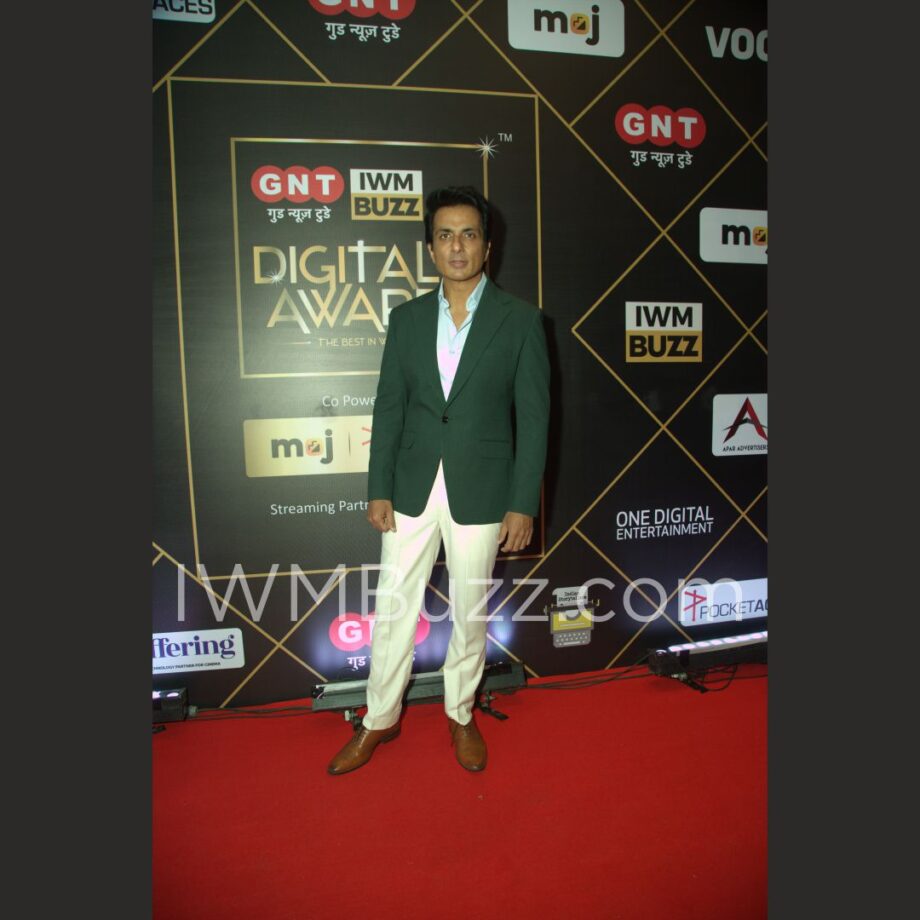 Red Carpet: Glitz and Glamour At GNT-IWMBuzz Digital Awards - 4