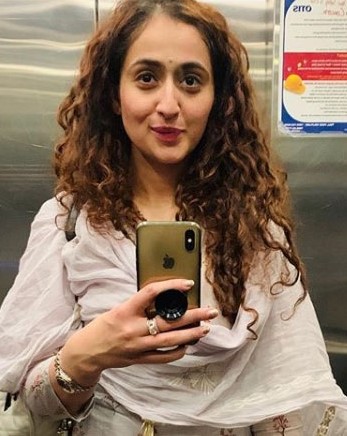 Ruchikaa Kapoor’s Mirror Selfies Are The Definition Of Cuteness - 1