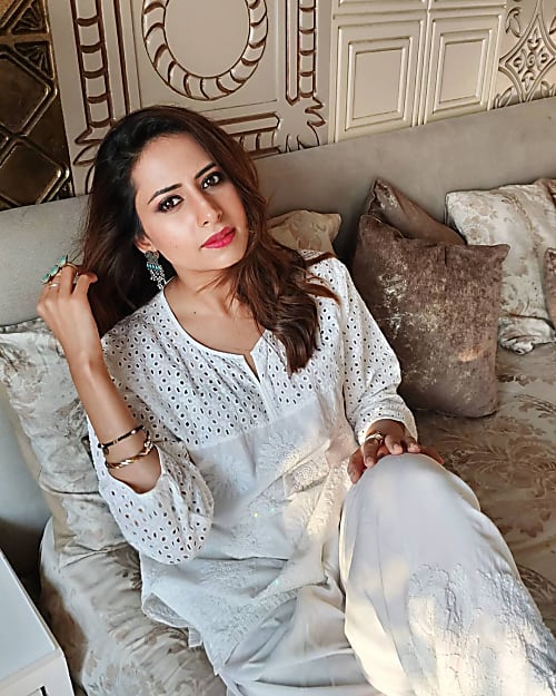 Sargun Mehta Flaunts In White Like No One Else: Are You Crushing? - 1