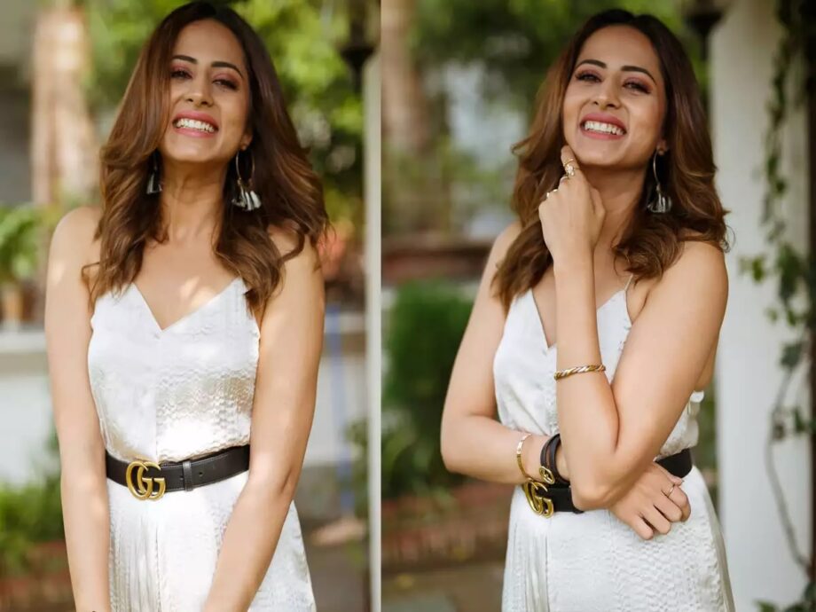 Sargun Mehta Flaunts In White Like No One Else: Are You Crushing? - 2