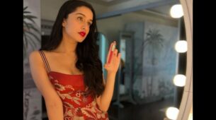 Shraddha Kapoor looks cheeky in cherry red lip colour, see pics