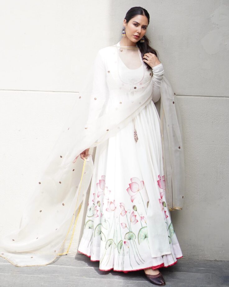 Sonam Bajwa Is In Love With White And We Have Proof: See Here - 4