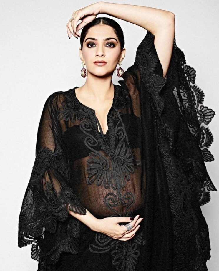 Sonam Kapoor To Kareena Kapoor, Take A Look At Their Maternity Photoshoot Images - 1