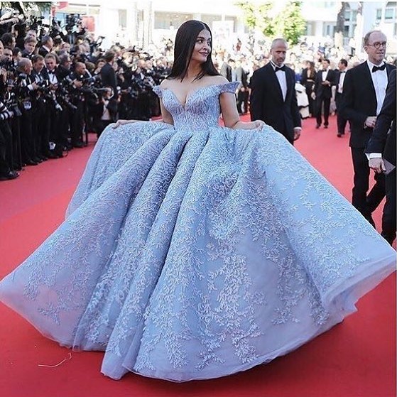 Sonam Kapoor’s Nose Ring To Deepika Padukone’s thick liner: Best Trends Set By Indian Celebrities At Cannes Red Carpet - 2