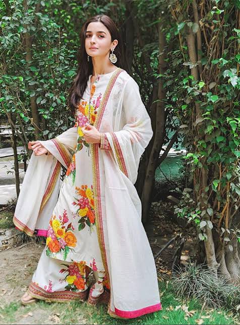 Times Alia Bhatt Proved Floral Kurtas Are Love: See Pics - 3