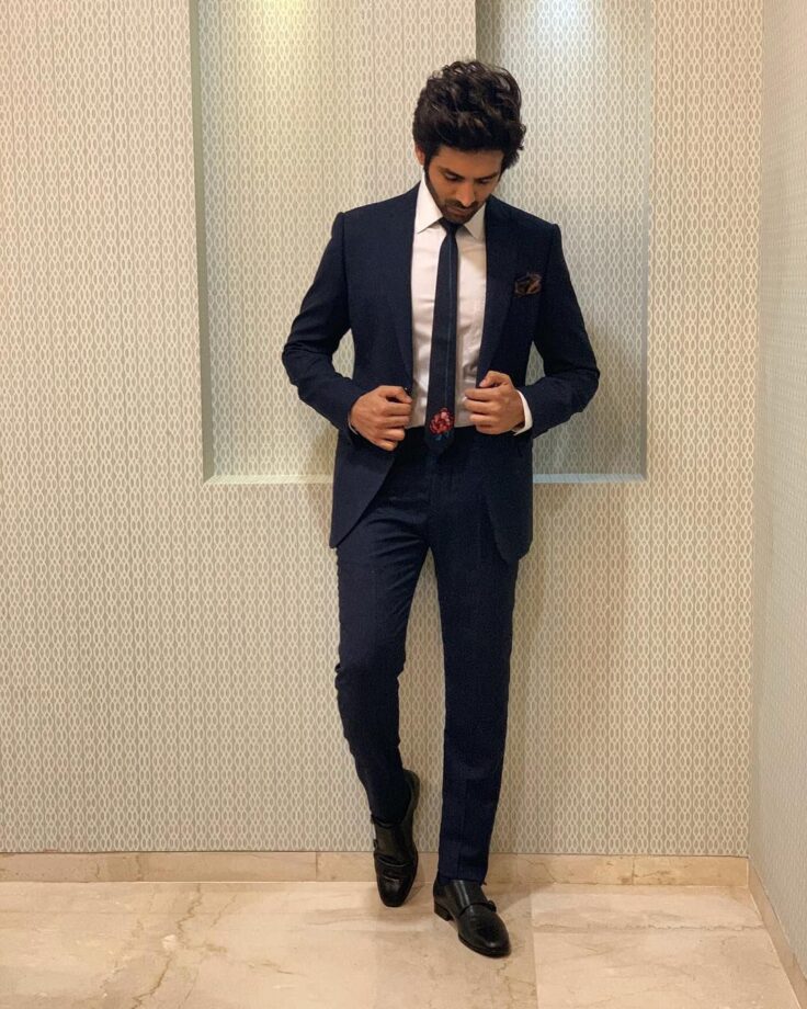 Vicky Kaushal VS Kartik Aaryan: Who Styled The Black Blazer Better? - 0