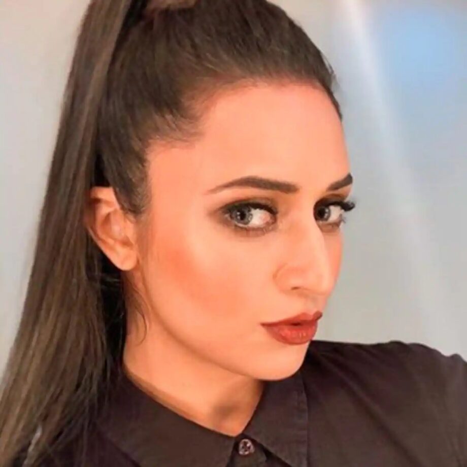 We Are Crushing Hard Over These Awesome Makeup Looks By Divyanka Tripathi: Take Some Notes You All - 3