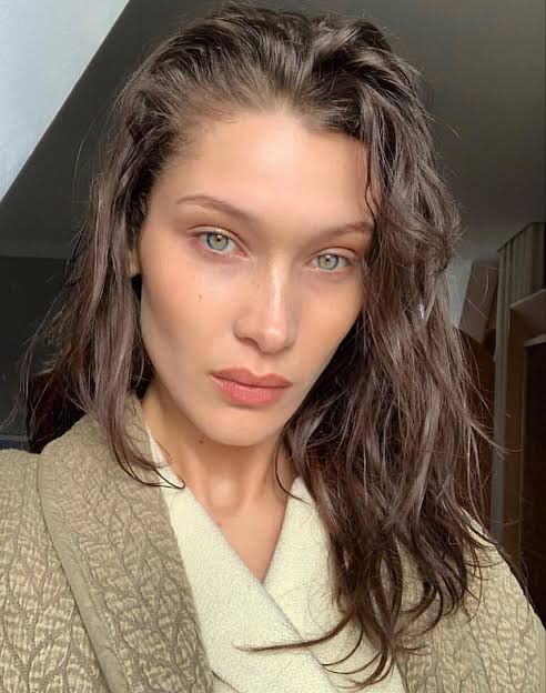 7 Times Bella Hadid Looked Absolutely Stunning Without Makeup; “Purely Me.” - 4