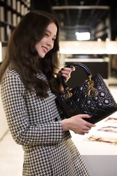 Blackpink Jisoo And Her Love For Dior Products - 0