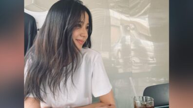 Blackpink Jisoo caught on camera blushing while enjoying a drink, is she out for a romantic date?